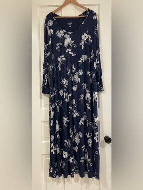 Isabel Maternity by Ingrid & Isabel Navy and White Floral Long Sleeve Maxi Dress